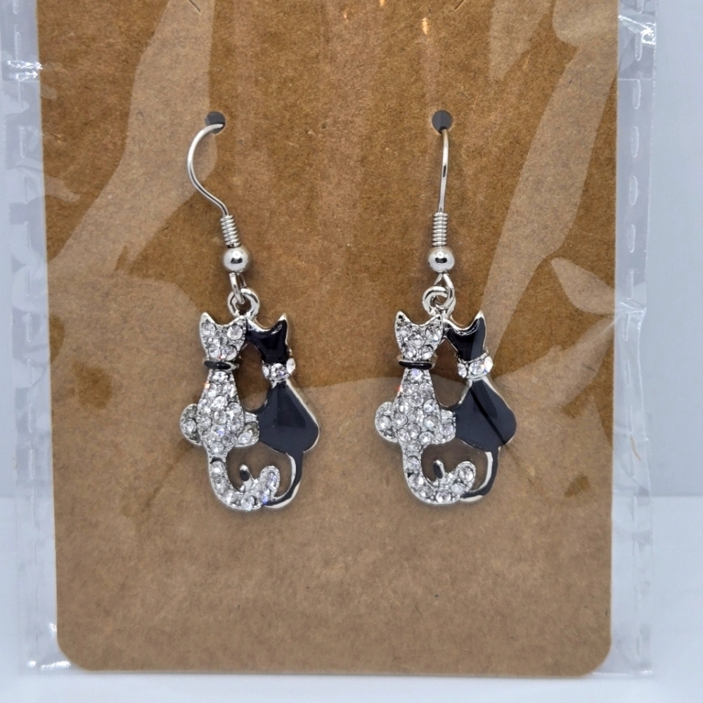 White Gold Plating Cat Love Earrings with Clear Crystals